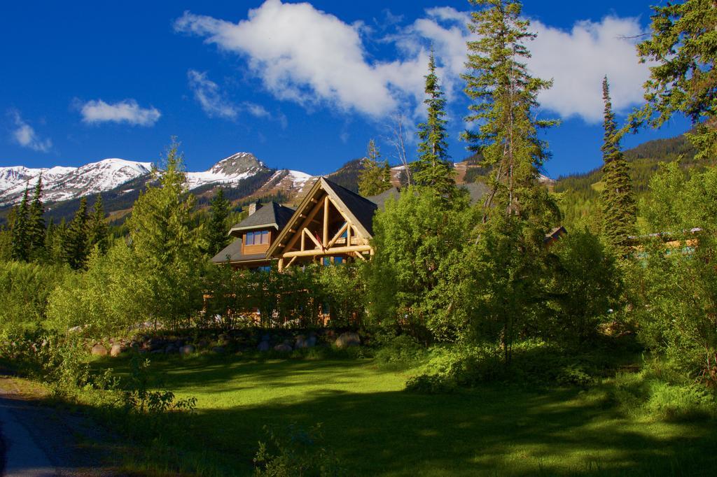 Vagabond Lodge At Kicking Horse Golden Exterior photo