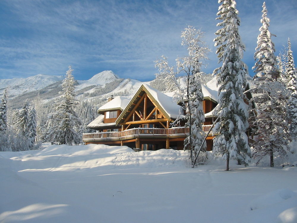 Vagabond Lodge At Kicking Horse Golden Exterior photo